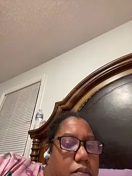 ebonyred online show from May 2026 01:33:01 AM