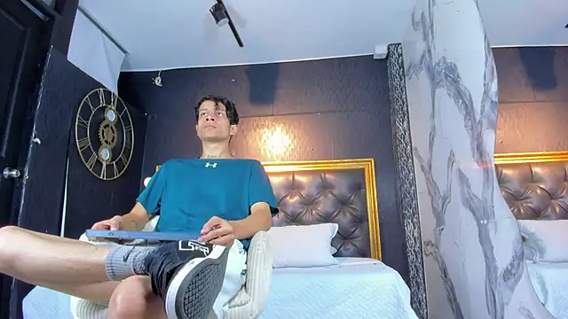 AgarEvans online show from October 2025 03:38:01 AM