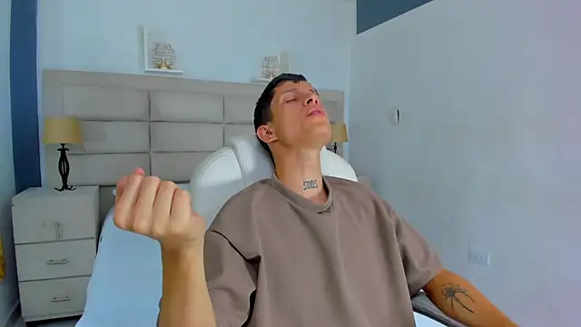 AgarEvans online show from November 2025 04:24:01 AM