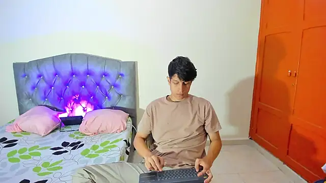 AgarEvans online show from October 2025 06:53:02 PM