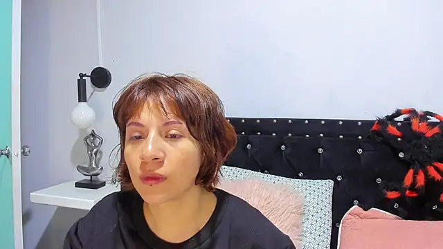 Snapshot of hey_noraly chatting on October 2025 04:22:01 AM hey noraly online show from October 2025 04:22:01 AM