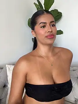 Snapshot of MelissaWaltton chatting on September 2025 05:12:01 PM MelissaWaltton online show from September 2025 05:12:01 PM