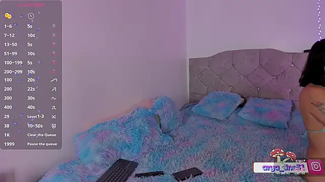 arysUwU online show from November 2025 01:32:02 AM