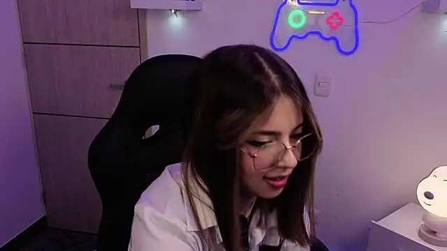 EmilyMiller  online show from June 2026 03:32:02 PM