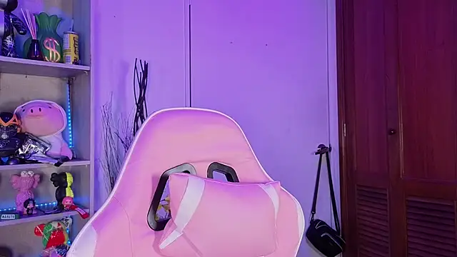 Snapshot of EmilyMiller_ chatting on September 2025 05:19:02 PM EmilyMiller online show from September 2025 05:19:02 PM