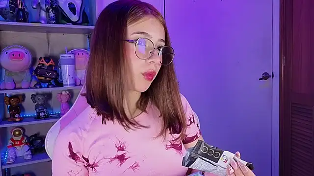 Snapshot of EmilyMiller_ chatting on November 2025 05:05:01 PM EmilyMiller online show from November 2025 05:05:01 PM