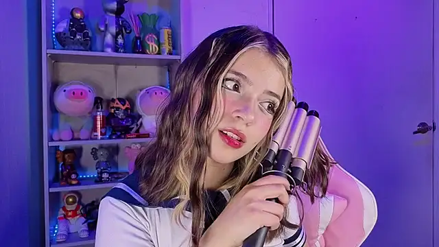 Snapshot of EmilyMiller_ chatting on October 2025 05:26:02 PM EmilyMiller online show from October 2025 05:26:02 PM