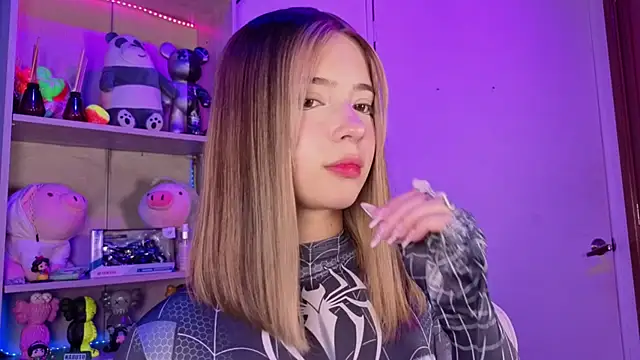 EmilyMiller  online show from March 2026 03:18:01 PM