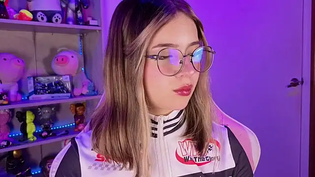 EmilyMiller  online show from April 2026 03:13:01 PM