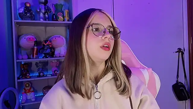 Snapshot of EmilyMiller_ chatting on September 2025 05:20:01 PM EmilyMiller online show from September 2025 05:20:01 PM