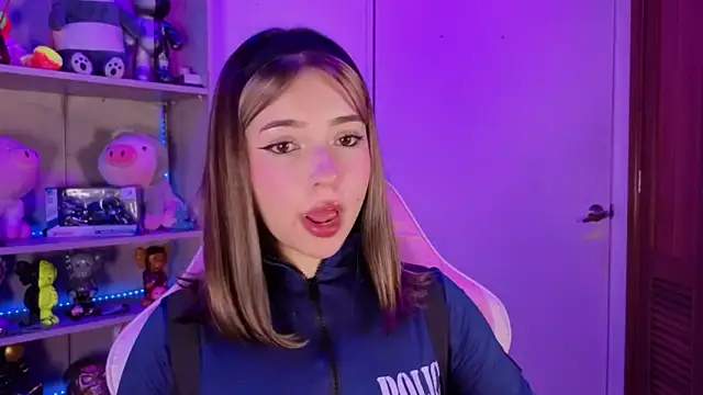 EmilyMiller  online show from April 2026 02:44:02 PM