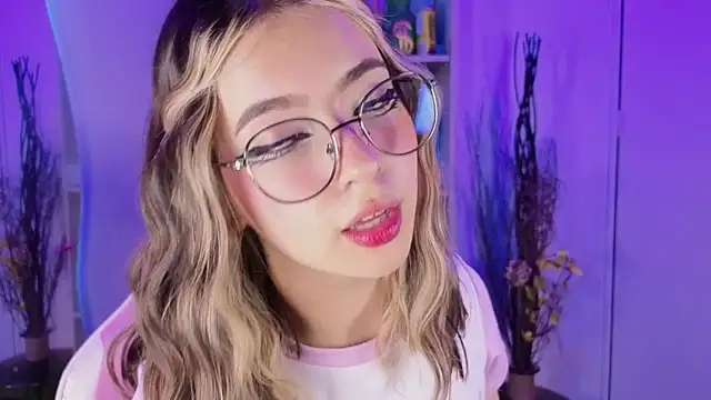 Snapshot of EmilyMiller_ chatting on October 2025 04:49:02 PM EmilyMiller online show from October 2025 04:49:02 PM