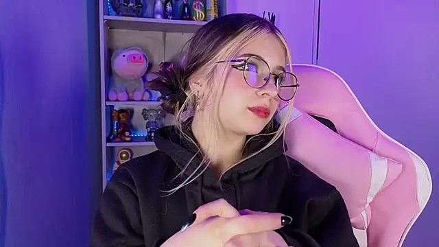 Snapshot of EmilyMiller_ chatting on September 2025 04:46:01 PM EmilyMiller online show from September 2025 04:46:01 PM