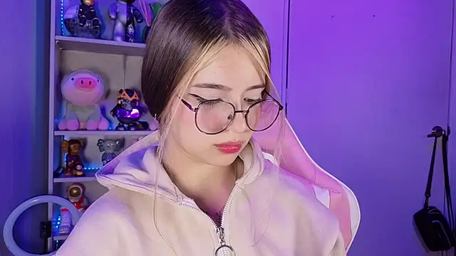 Snapshot of EmilyMiller_ chatting on October 2025 09:05:02 PM EmilyMiller online show from October 2025 09:05:02 PM