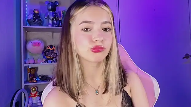 Snapshot of EmilyMiller_ chatting on October 2025 05:13:02 PM EmilyMiller online show from October 2025 05:13:02 PM