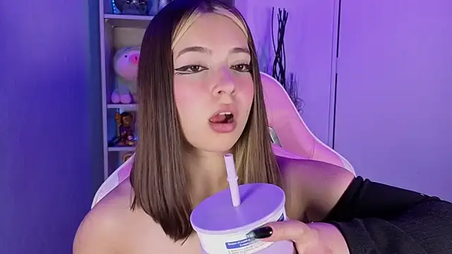 Snapshot of EmilyMiller_ chatting on October 2025 05:06:01 PM EmilyMiller online show from October 2025 05:06:01 PM