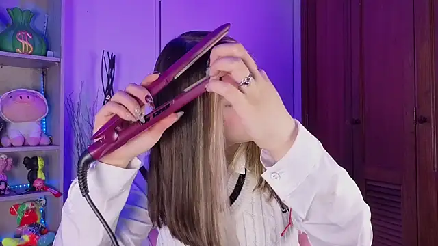 Snapshot of EmilyMiller_ chatting on September 2025 06:19:02 PM EmilyMiller online show from September 2025 06:19:02 PM