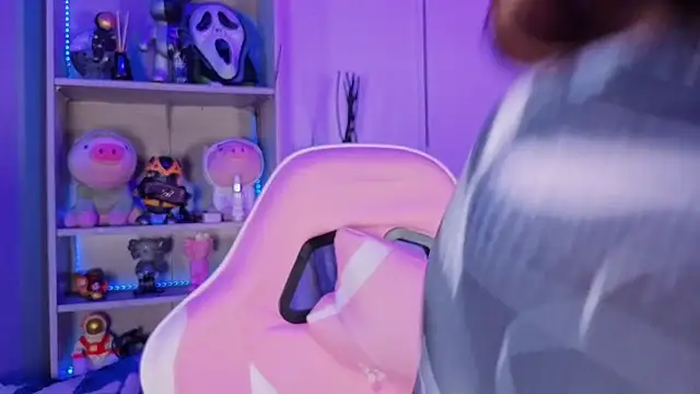 Snapshot of EmilyMiller_ chatting on November 2025 08:45:02 PM EmilyMiller online show from November 2025 08:45:02 PM