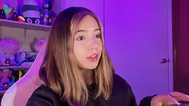 EmilyMiller  online show from February 2026 02:40:01 PM