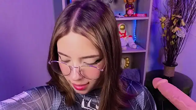 EmilyMiller  online show from March 2026 04:22:02 PM