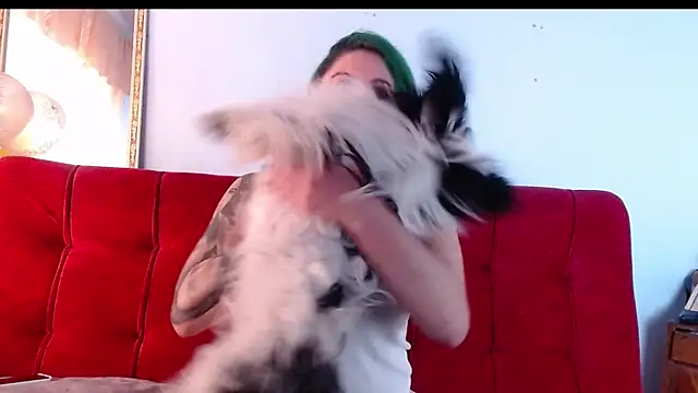 Tamararios online show from December 2025 07:37:01 PM