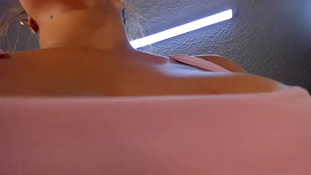 mia 18v online show from March 2025 02:14:02 AM