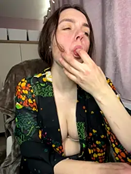 Snapshot of GillKelly chatting on November 2025 02:50:01 PM GillKelly online show from November 2025 02:50:01 PM