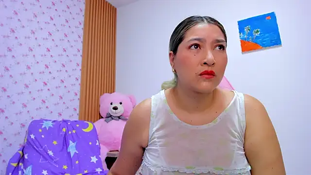 Soyqueen online show from May 2026 12:05:01 PM