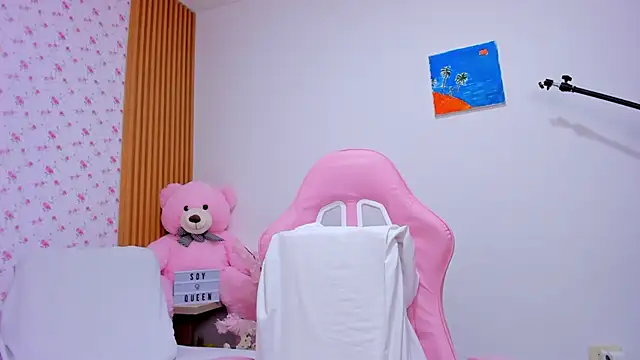 Soyqueen online show from April 2026 04:06:01 AM