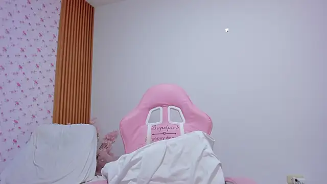 Soyqueen online show from March 2026 05:24:02 PM