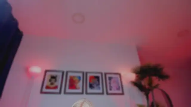 Taylor  foxxx online show from September 2025 05:25:01 AM