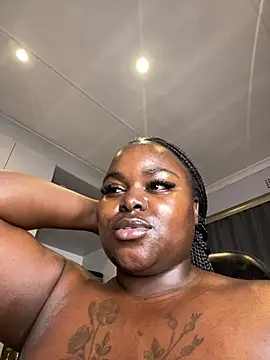 Snapshot of Honeycoco0211 chatting on May 2026 03:38:01 AM Honeycoco0211 online show from May 2026 03:38:01 AM