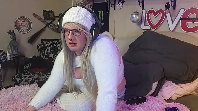 Snapshot of Blakelytgirl chatting on February 2025 05:40:02 PM Blakelytgirl online show from February 2025 05:40:02 PM