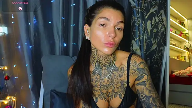tattooedBabyy online show from December 2025 10:17:02 AM