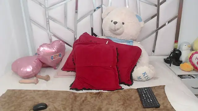 celestesouzalatin online show from September 2025 03:02:01 AM