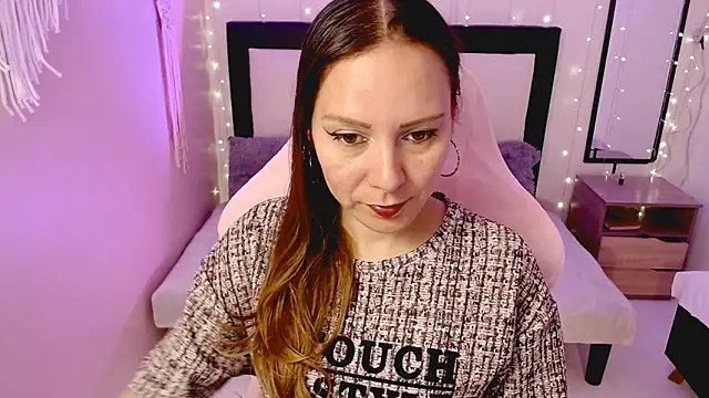 camila delarosa online show from May 2026 04:32:01 PM
