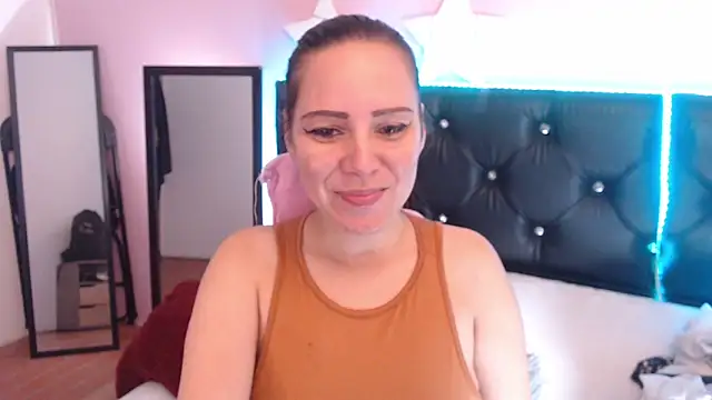 camila delarosa online show from November 2025 12:32:02 PM