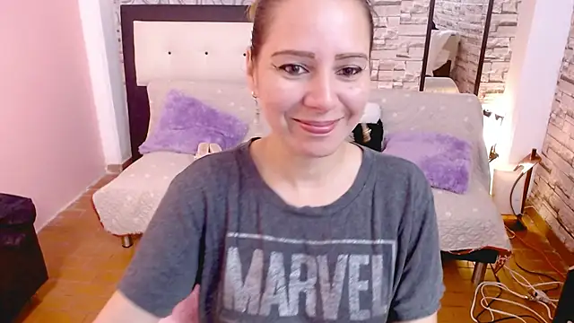 camila delarosa online show from March 2026 12:23:02 PM