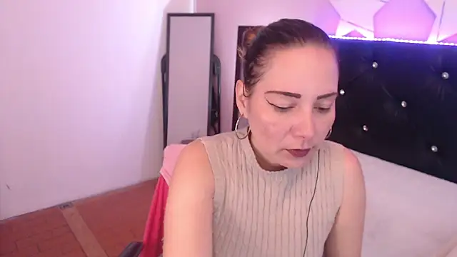 camila delarosa online show from October 2025 04:06:01 PM