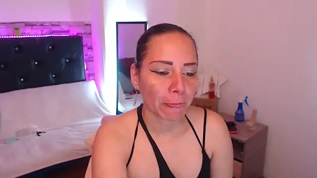 camila delarosa online show from September 2025 04:10:05 PM