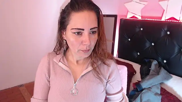 camila delarosa online show from November 2025 06:11:02 PM