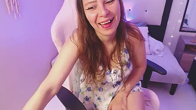 camila delarosa online show from June 2026 04:04:02 PM
