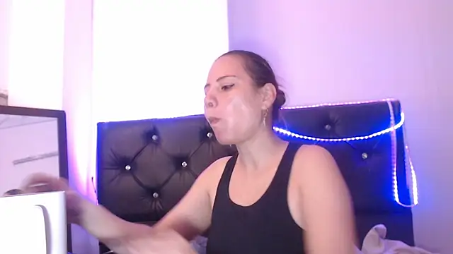 camila delarosa online show from December 2025 12:29:02 PM