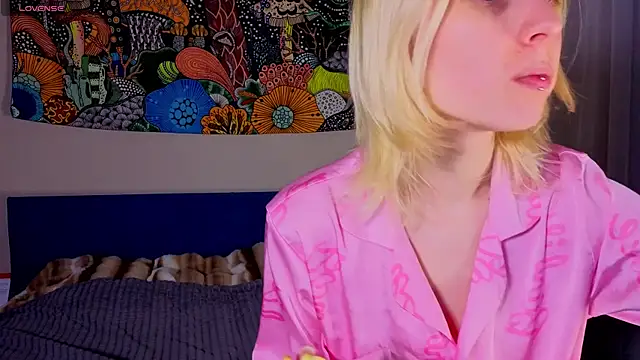 Crayzy Luv online show from April 2026 12:56:01 PM