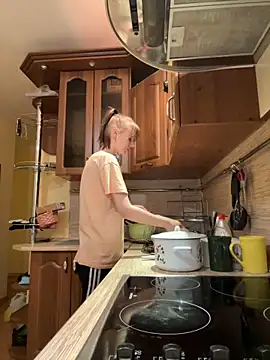 Snapshot of Crayzy_Luv chatting on February 2025 01:22:01 PM Crayzy Luv online show from February 2025 01:22:01 PM