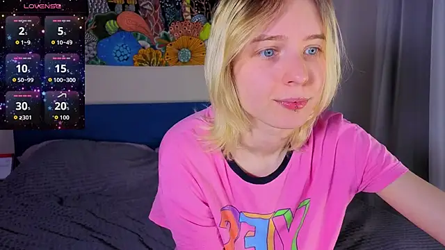 Snapshot of Crayzy_Luv chatting on March 2026 04:19:02 PM Crayzy Luv online show from March 2026 04:19:02 PM