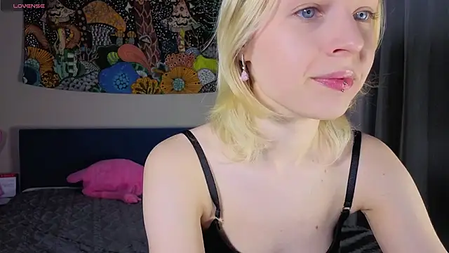 Snapshot of Crayzy_Luv chatting on March 2026 04:25:02 PM Crayzy Luv online show from March 2026 04:25:02 PM