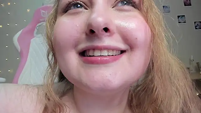Snapshot of teencute chatting on February 2025 09:07:02 AM teencute online show from February 2025 09:07:02 AM