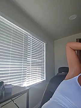 Snapshot of Dixiefaye_Pika chatting on November 2025 04:17:02 PM Dixiefaye Pika online show from November 2025 04:17:02 PM