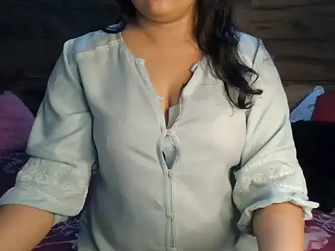 Trezza online show from March 2025 07:42:02 PM